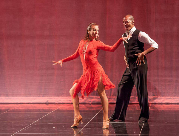 Yulia Maluta and Derrick Curtis Dancing the Cha Cha